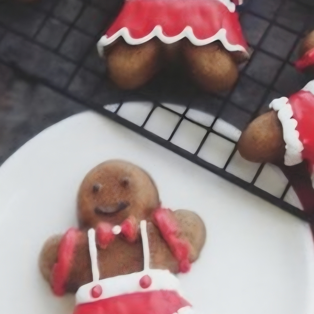 Nordic Ware Silver Gingerbread Kids Pan Also Comes With VMI Brand Cake Pan - Picture 12 of 13